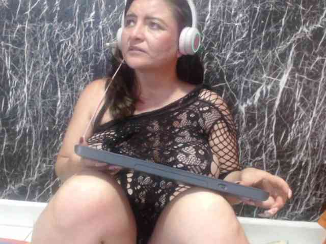 DeboraCienfuegos25 webcam