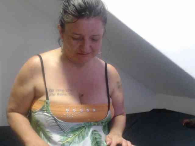 DeboraCienfuegos25 webcam