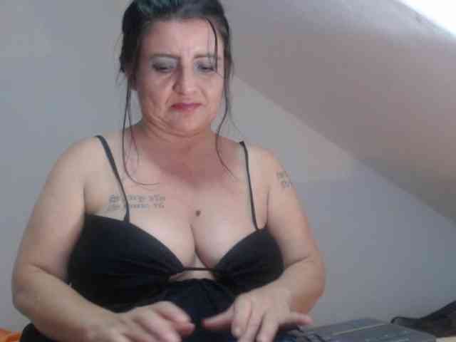 DeboraCienfuegos25 webcam