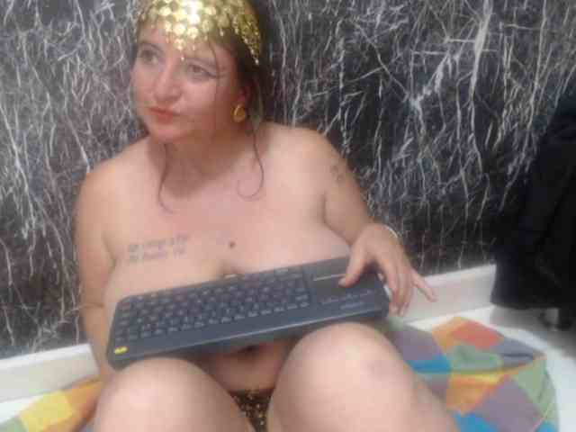 DeboraCienfuegos25 DeboraCienfuegos25