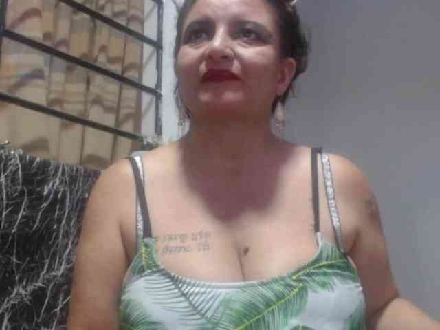 DeboraCienfuegos25 webcam