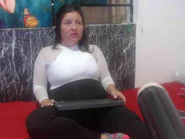 DeboraCienfuegos25 webcam