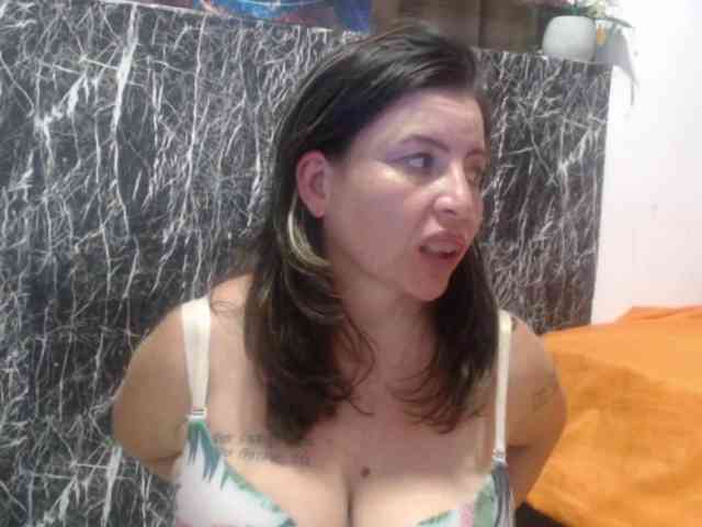 DeboraCienfuegos25 webcam