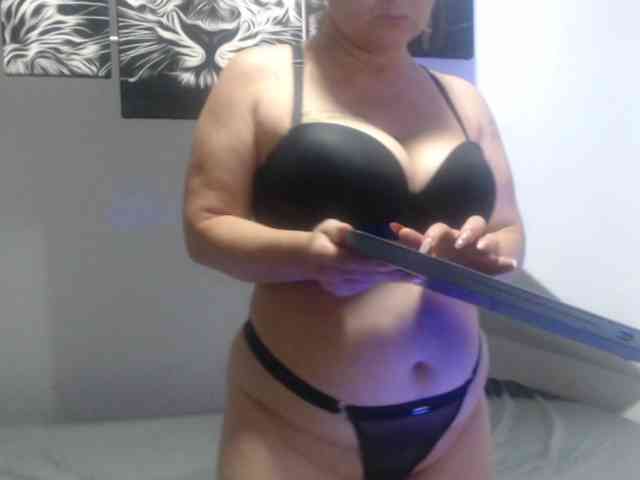 DeboraCienfuegos25 webcam