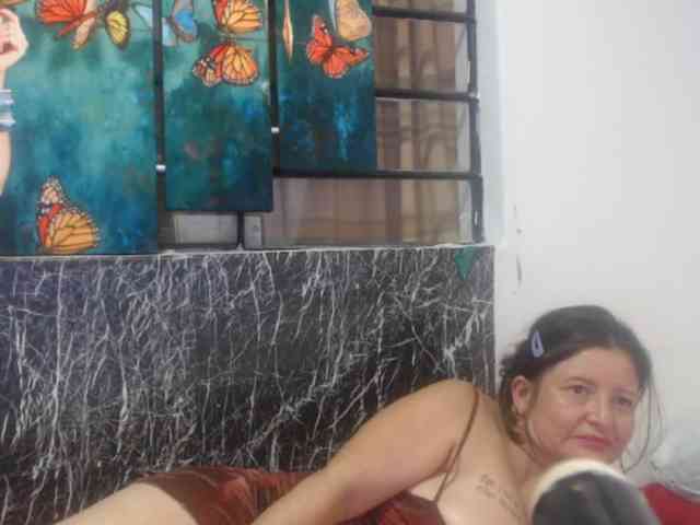 DeboraCienfuegos25 webcam