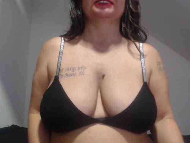 DeboraCienfuegos25 webcam