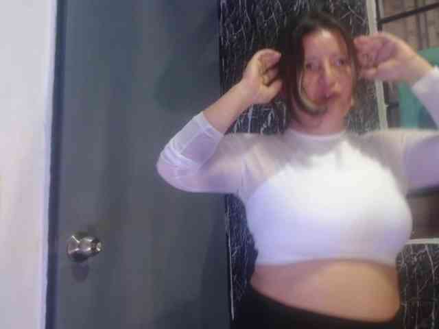 DeboraCienfuegos25 webcam