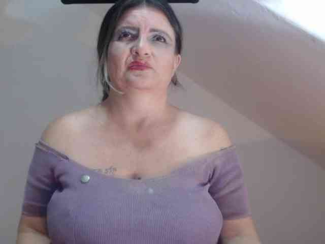 DeboraCienfuegos25 webcam