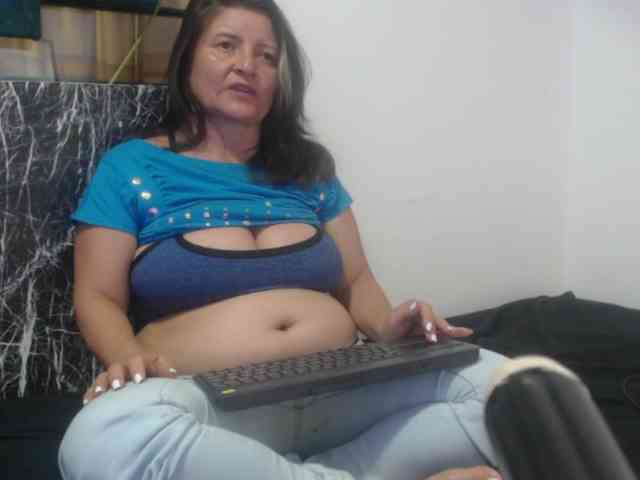 DeboraCienfuegos25 DeboraCienfuegos25