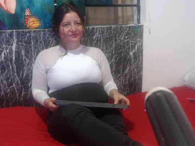 DeboraCienfuegos25 webcam