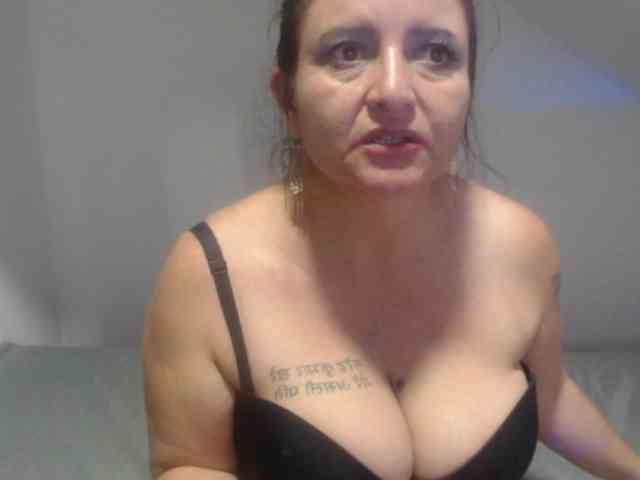 DeboraCienfuegos25 webcam