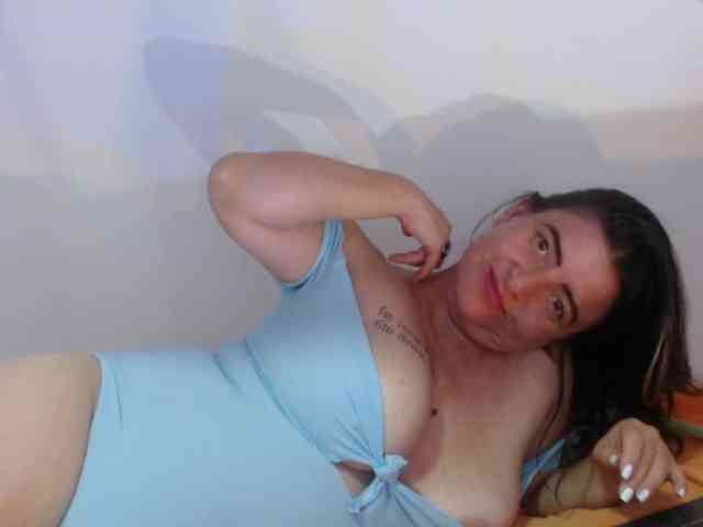 DeboraCienfuegos25 webcam