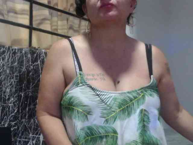 DeboraCienfuegos... Live Webcam on BongaCams