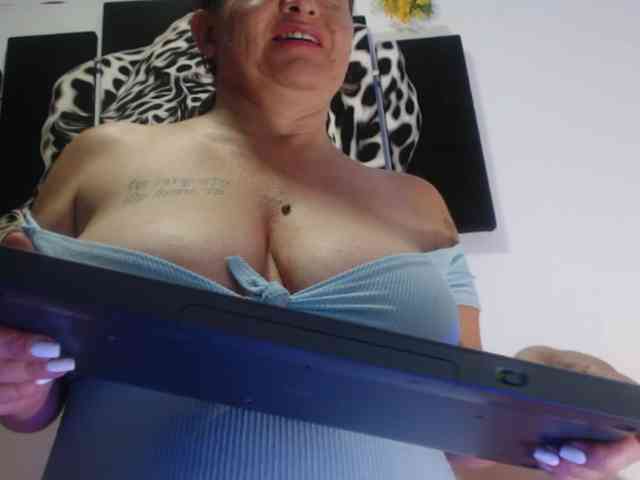 DeboraCienfuegos25 webcam