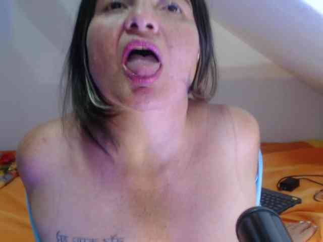 DeboraCienfuegos25 webcam