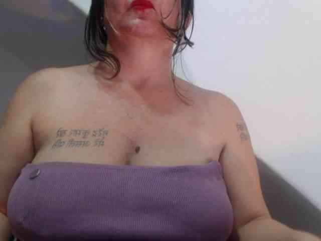 DeboraCienfuegos25 webcam