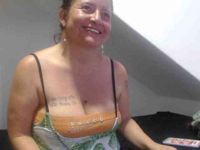 DeboraCienfuegos25 webcam