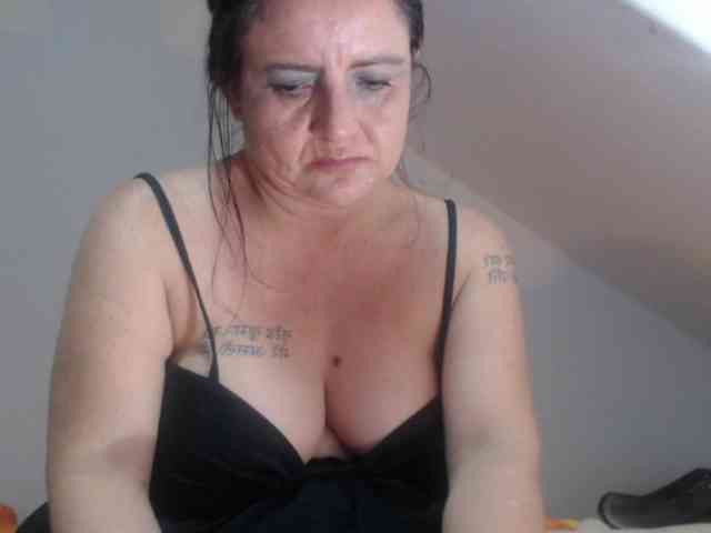 DeboraCienfuegos25 webcam