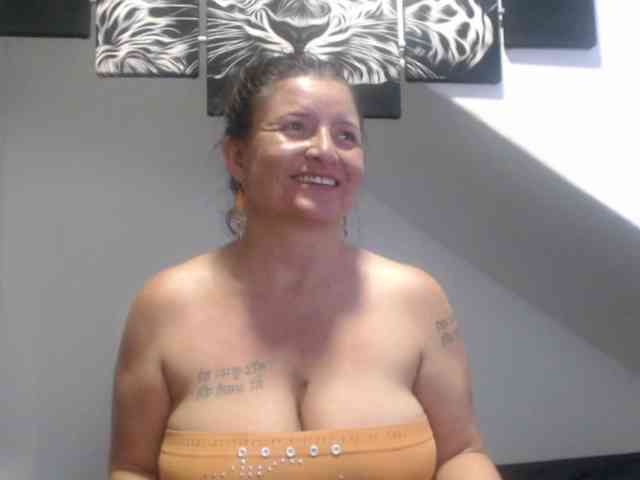 DeboraCienfuegos25 webcam