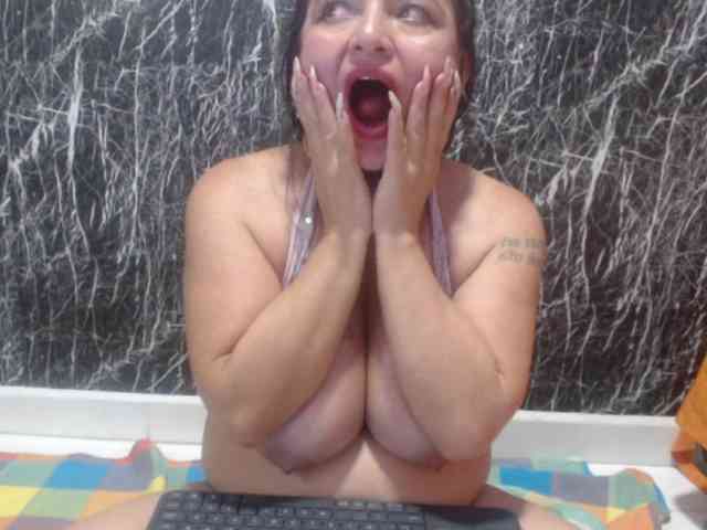 DeboraCienfuegos25 webcam