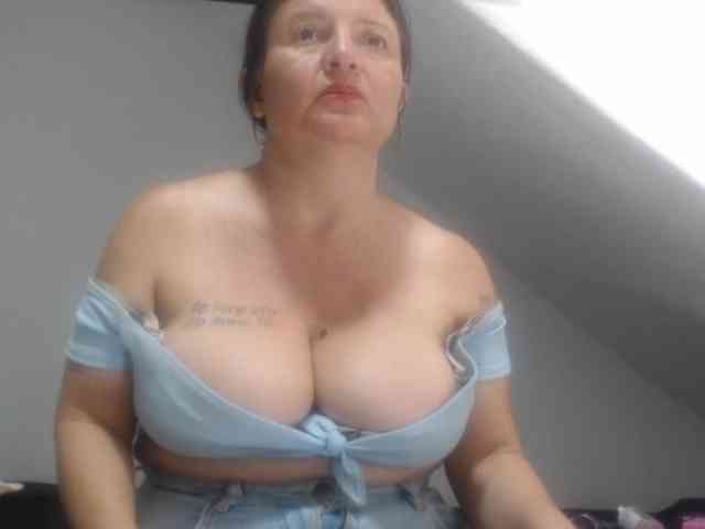 DeboraCienfuegos25 DeboraCienfuegos25