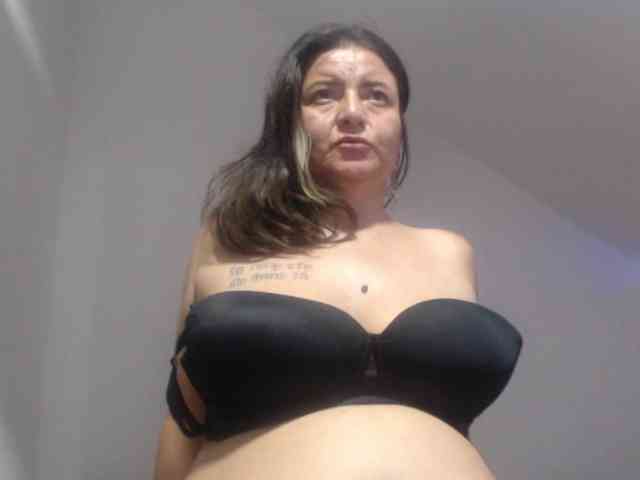 DeboraCienfuegos25 webcam