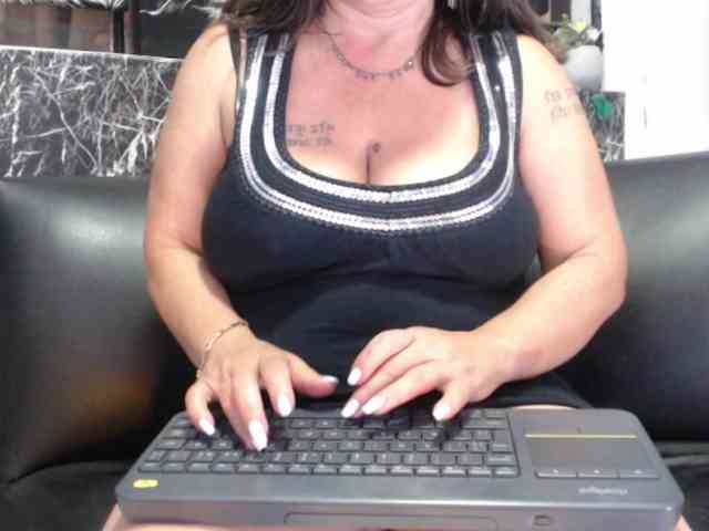 DeboraCienfuegos25 DeboraCienfuegos25