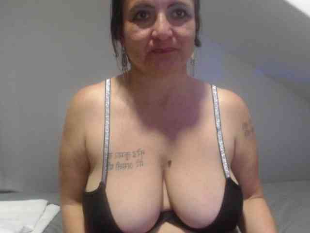 DeboraCienfuegos25 webcam