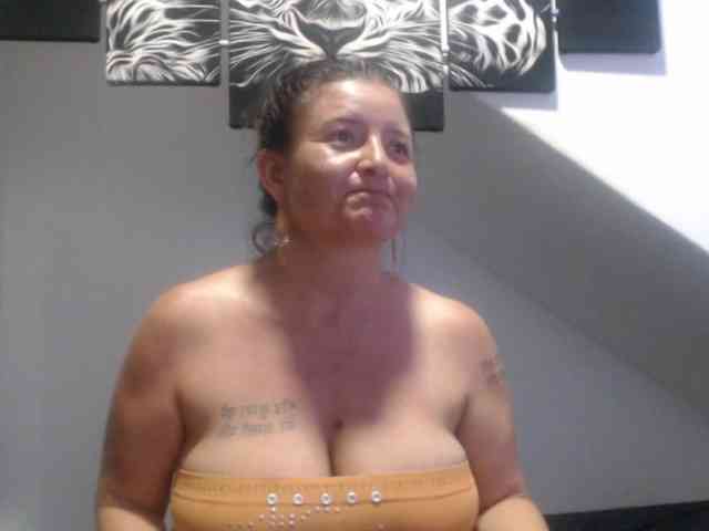 DeboraCienfuegos25 webcam