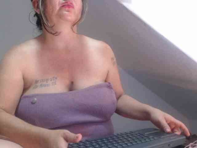 DeboraCienfuegos25 webcam