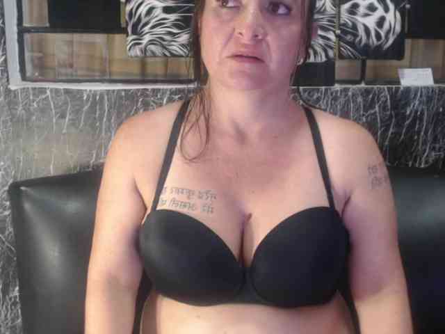 DeboraCienfuegos25 DeboraCienfuegos25