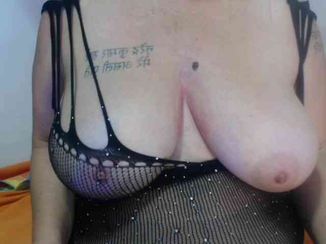 DeboraCienfuegos25 webcam