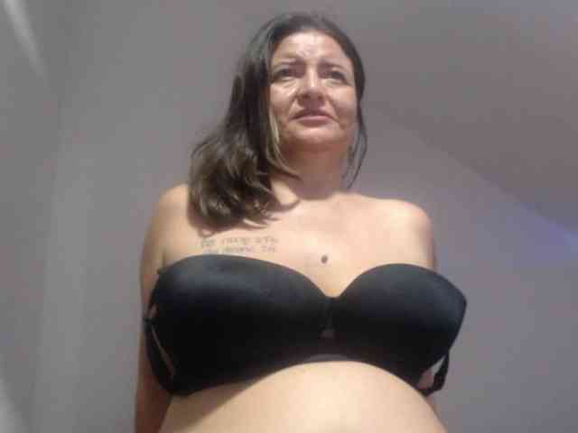 DeboraCienfuegos25 DeboraCienfuegos25