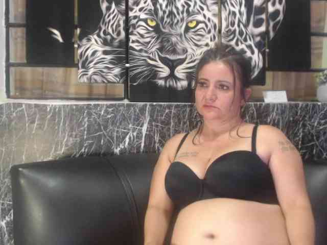 DeboraCienfuegos25 DeboraCienfuegos25