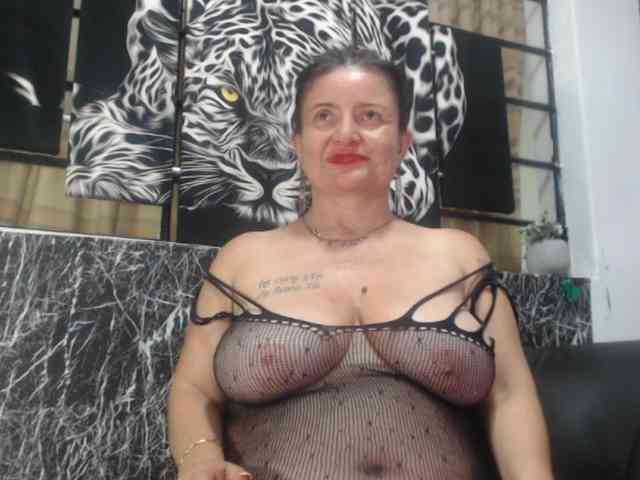 DeboraCienfuegos25 DeboraCienfuegos25