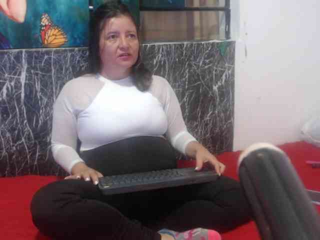 DeboraCienfuegos25 webcam