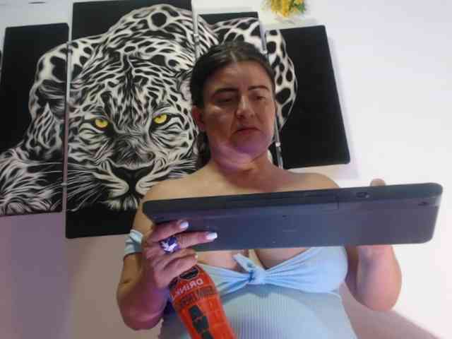 DeboraCienfuegos25 webcam