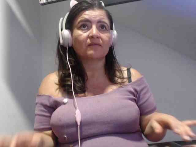 DeboraCienfuegos25 webcam