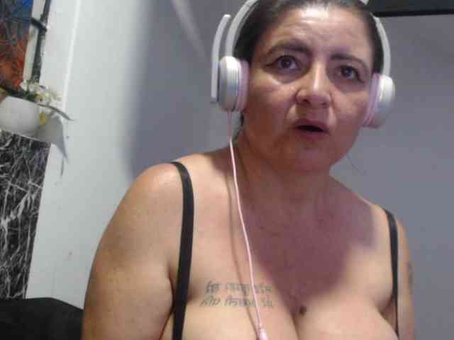 DeboraCienfuegos25 webcam
