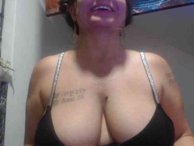 DeboraCienfuegos25 webcam