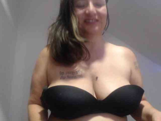 DeboraCienfuegos25 webcam