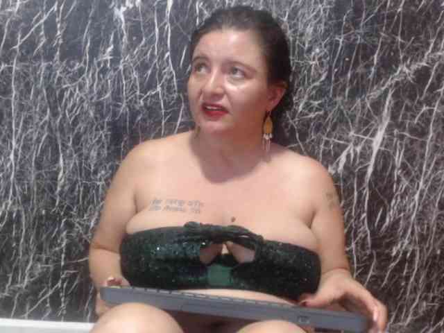 DeboraCienfuegos25 webcam