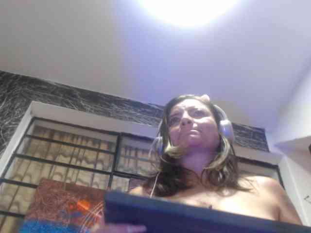 DeboraCienfuegos25 webcam