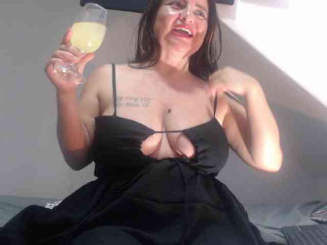 DeboraCienfuegos25 DeboraCienfuegos25