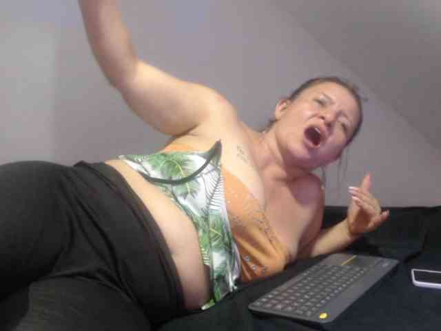 DeboraCienfuegos25 webcam