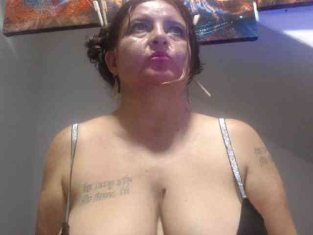 DeboraCienfuegos25 webcam