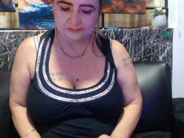 DeboraCienfuegos25 DeboraCienfuegos25