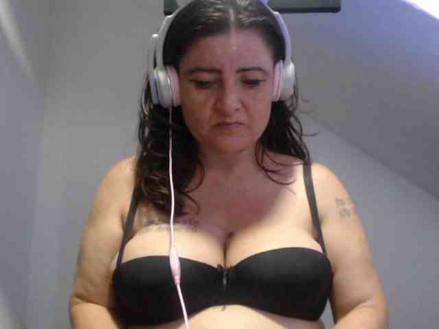 DeboraCienfuegos25 webcam