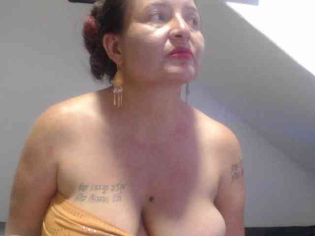 DeboraCienfuegos25 webcam