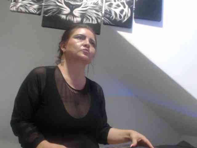 DeboraCienfuegos25 webcam